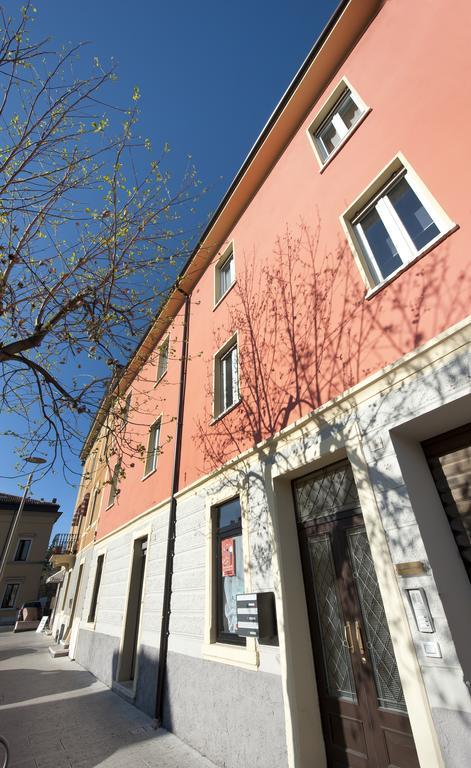 Le Suites - Di Fronte Ospedale Sacro Cuore Negrar Exterior foto